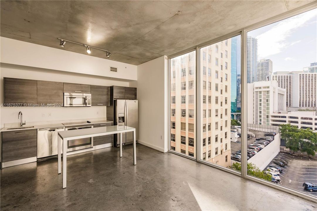 For Sale: $469,000 (2 beds, 2 baths, 791 Square Feet)