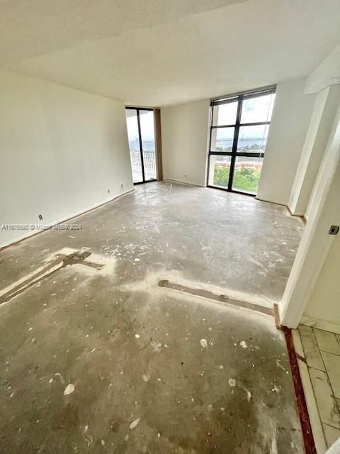 huge master bedroom (carpet removed)