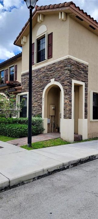 Active With Contract: $3,000 (3 beds, 2 baths, 1545 Square Feet)