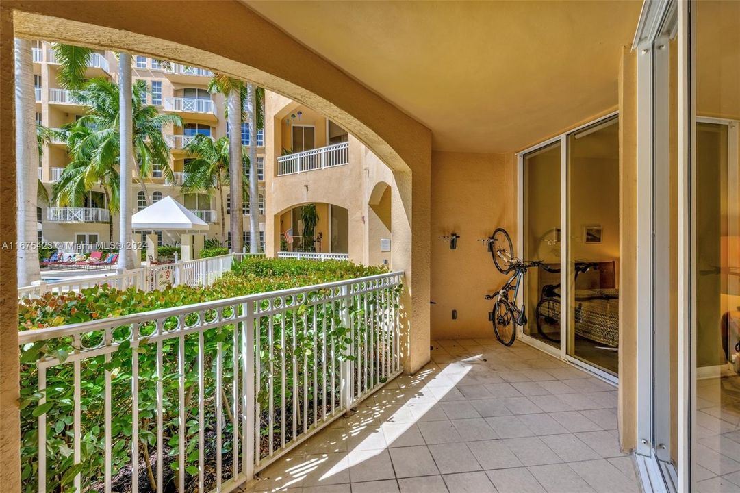 For Sale: $458,000 (2 beds, 2 baths, 1290 Square Feet)