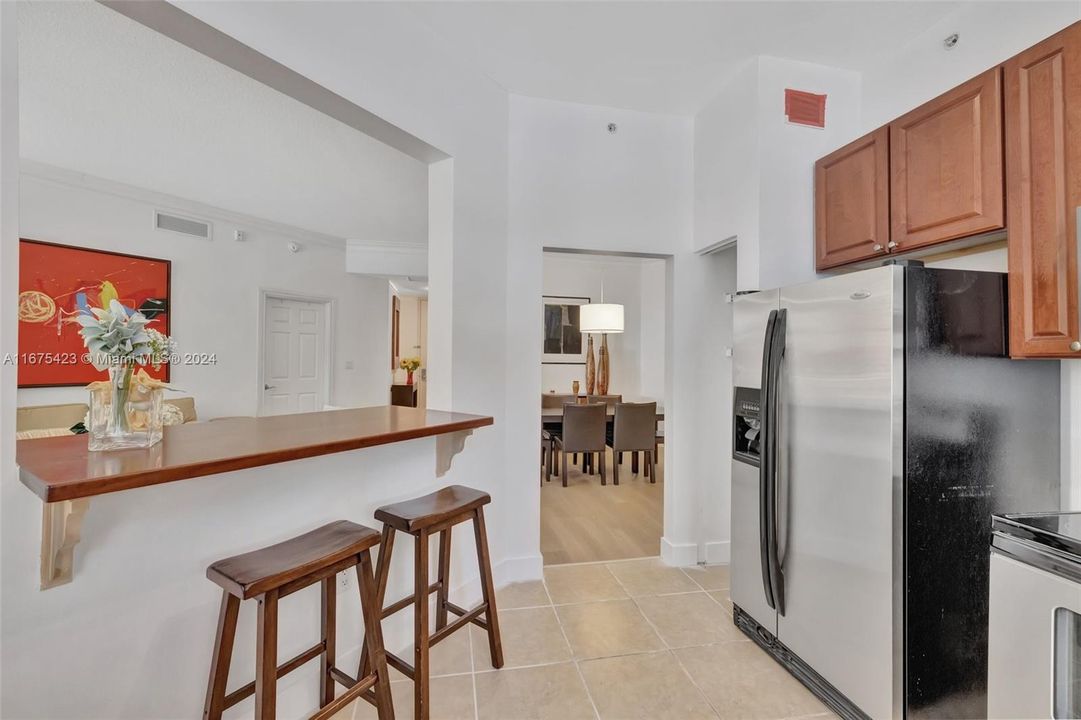 For Sale: $458,000 (2 beds, 2 baths, 1290 Square Feet)