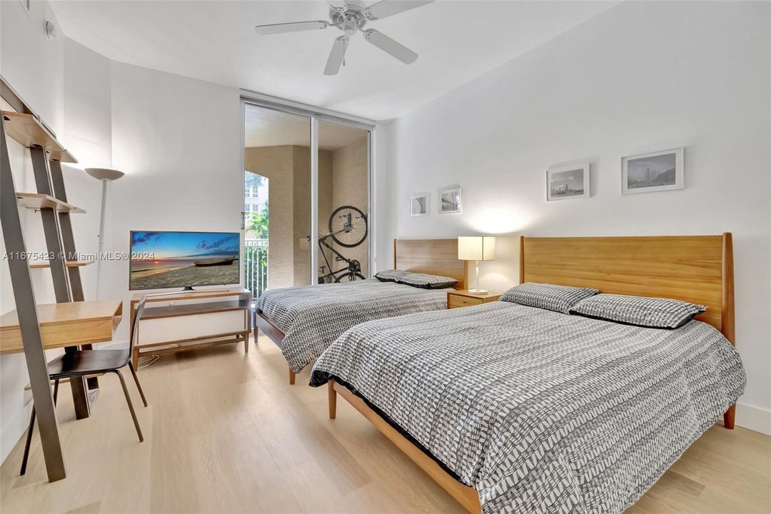 For Sale: $458,000 (2 beds, 2 baths, 1290 Square Feet)