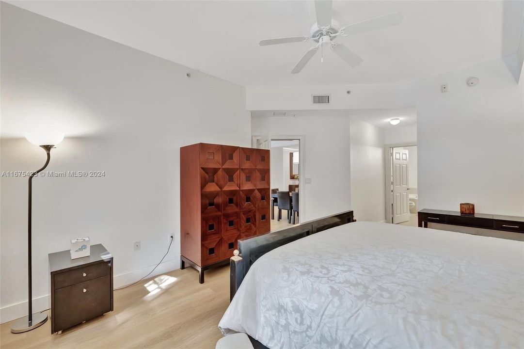 For Sale: $458,000 (2 beds, 2 baths, 1290 Square Feet)