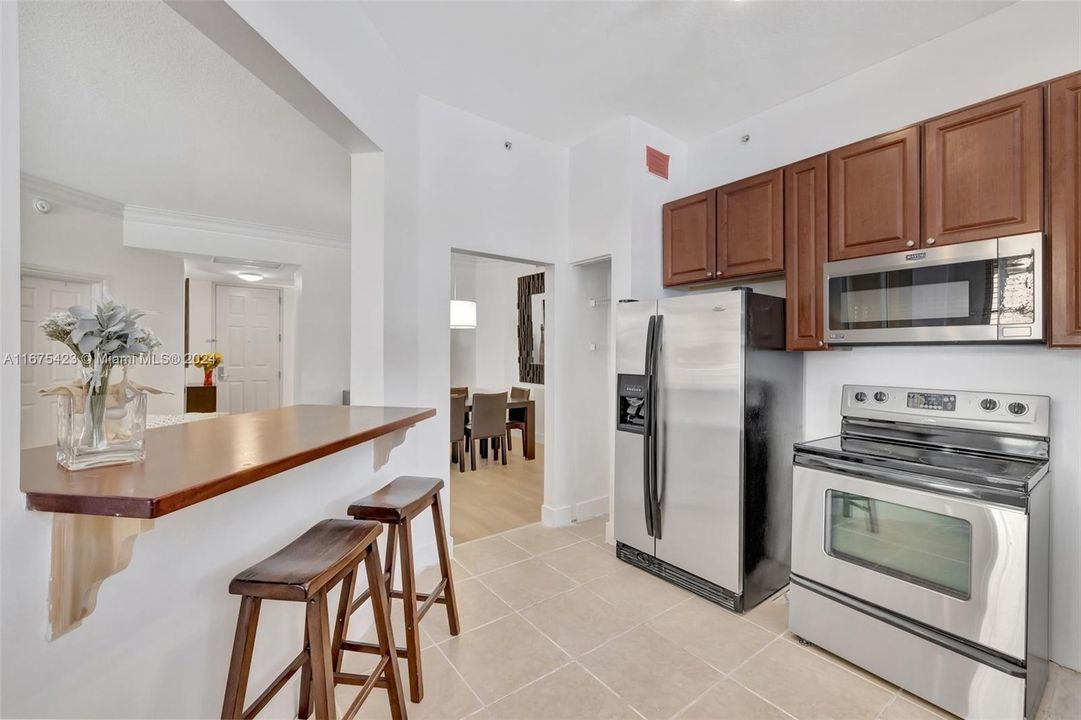 For Sale: $458,000 (2 beds, 2 baths, 1290 Square Feet)