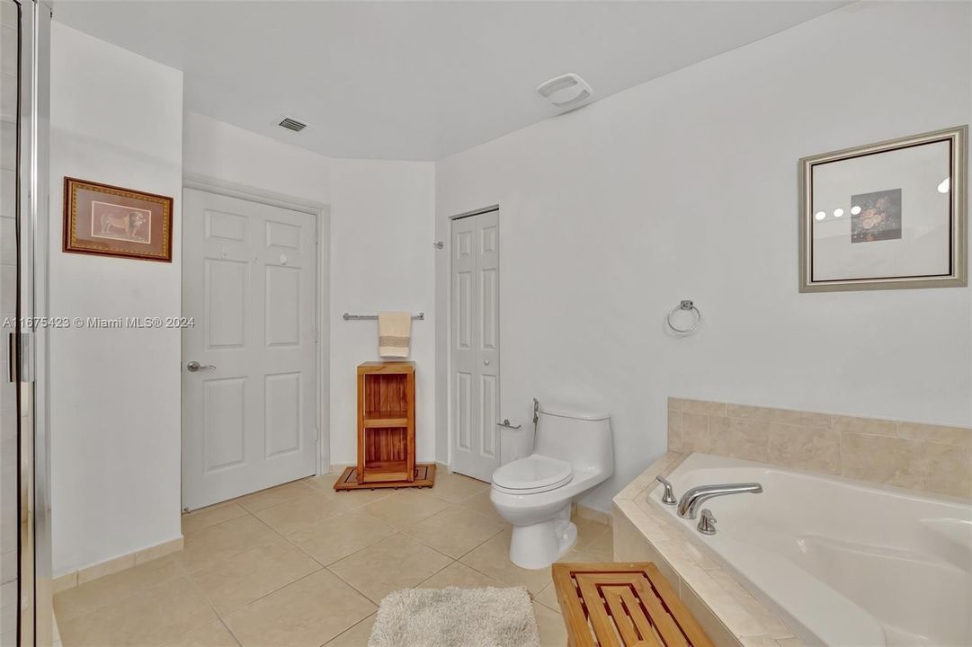 For Sale: $458,000 (2 beds, 2 baths, 1290 Square Feet)