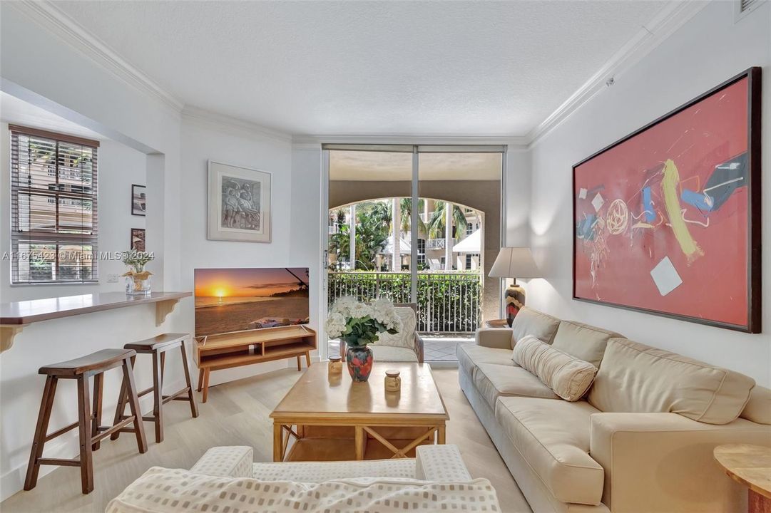 For Sale: $458,000 (2 beds, 2 baths, 1290 Square Feet)