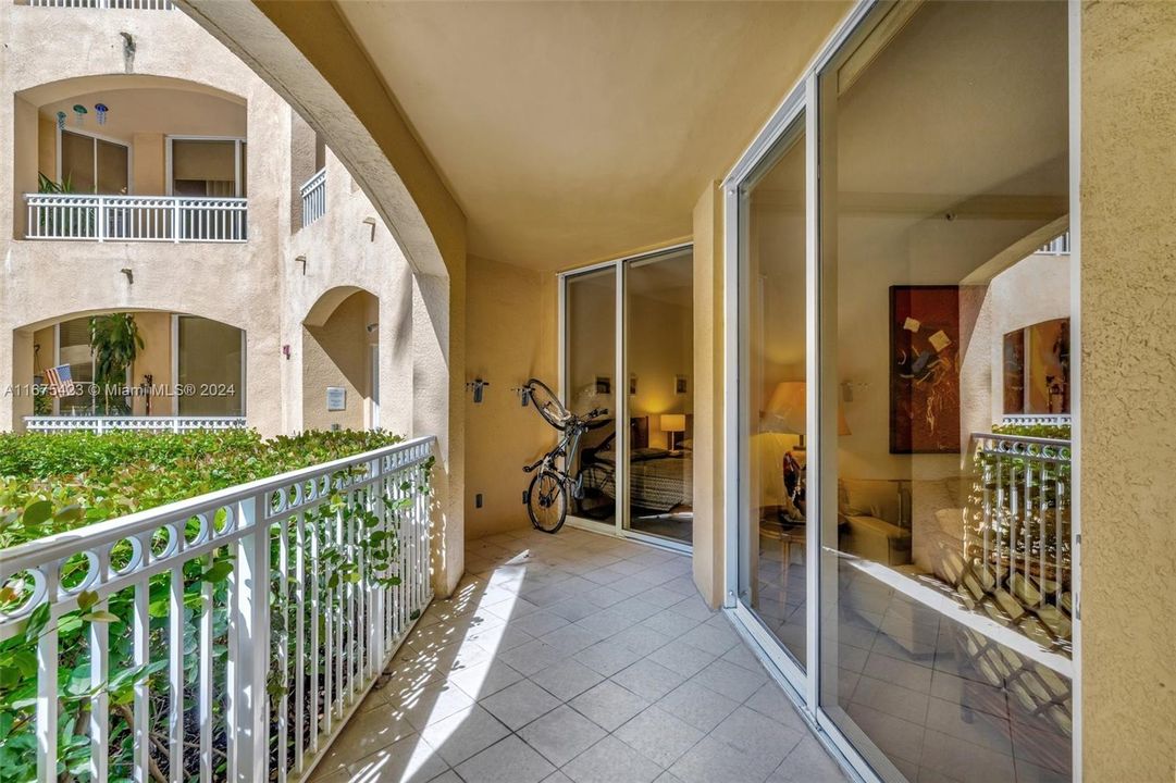 For Sale: $458,000 (2 beds, 2 baths, 1290 Square Feet)