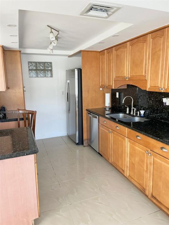 En Venta: $390,000 (2 camas, 2 baños, 1565 Pies cuadrados)