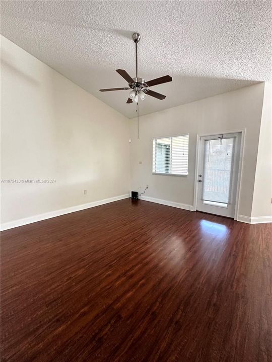 For Rent: $2,200 (1 beds, 1 baths, 850 Square Feet)