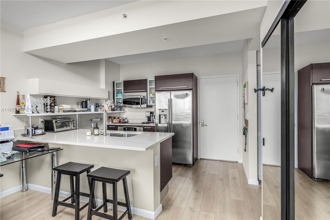 For Sale: $450,000 (1 beds, 1 baths, 693 Square Feet)