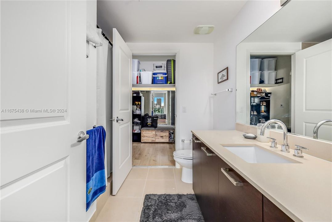 For Sale: $450,000 (1 beds, 1 baths, 693 Square Feet)