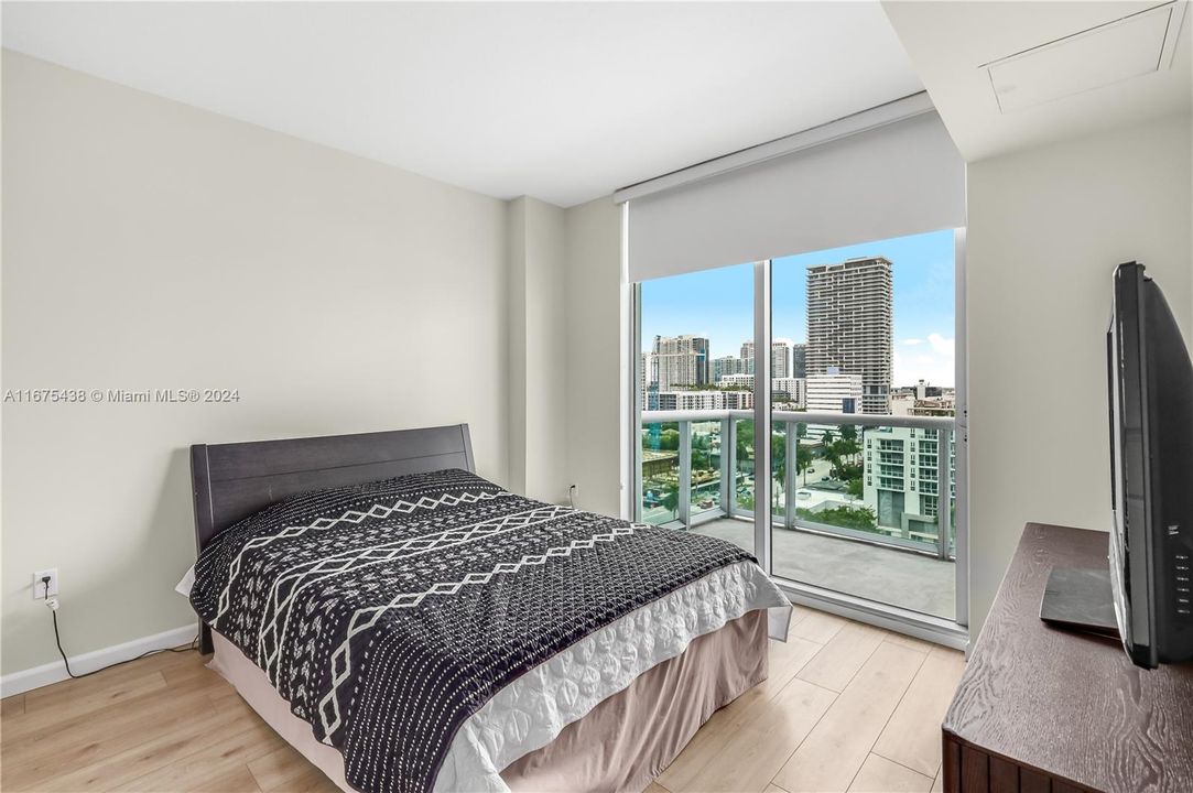 For Sale: $450,000 (1 beds, 1 baths, 693 Square Feet)