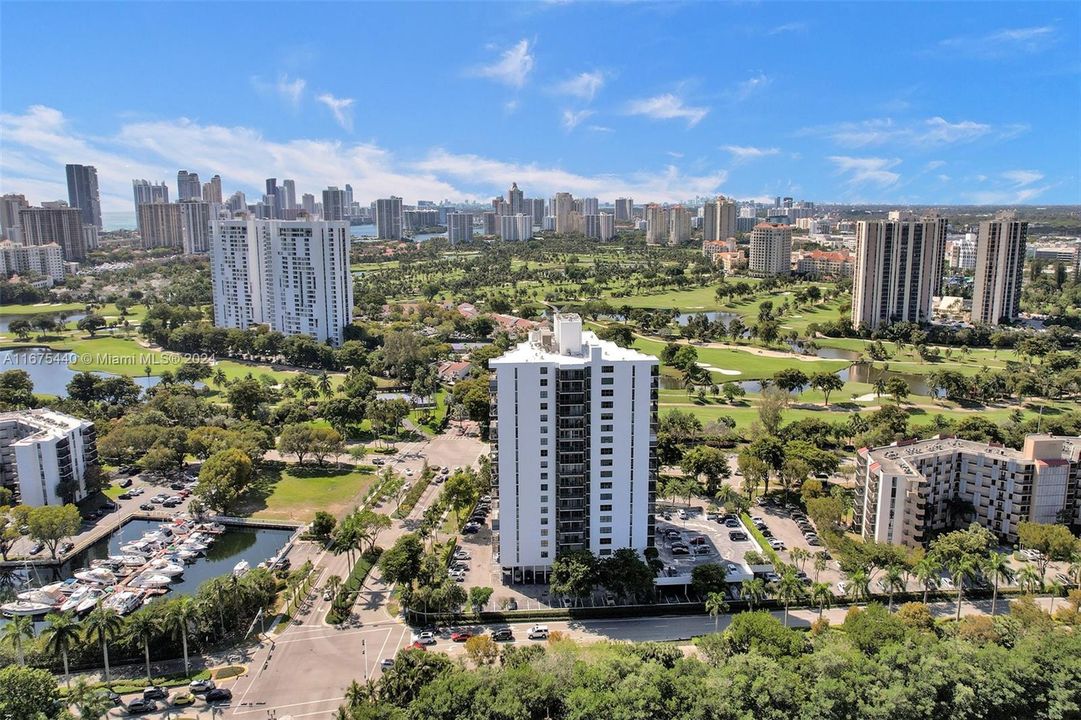 En Venta: $270,000 (2 camas, 2 baños, 1308 Pies cuadrados)