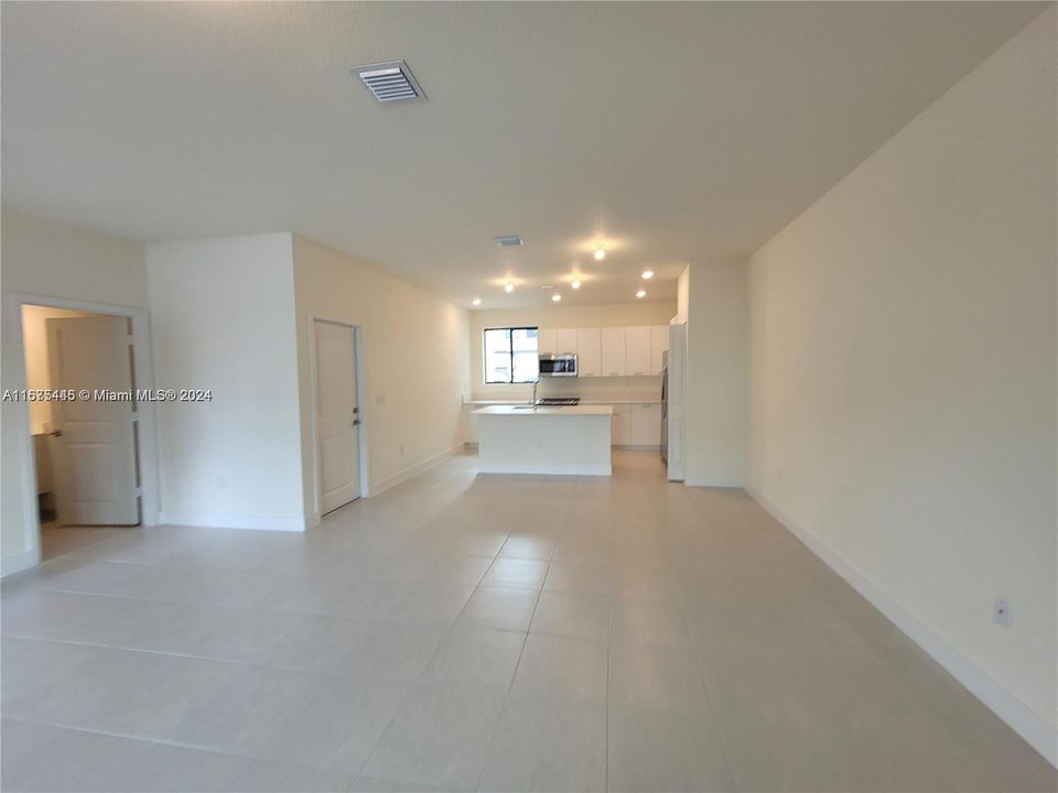 For Rent: $3,850 (3 beds, 2 baths, 1604 Square Feet)