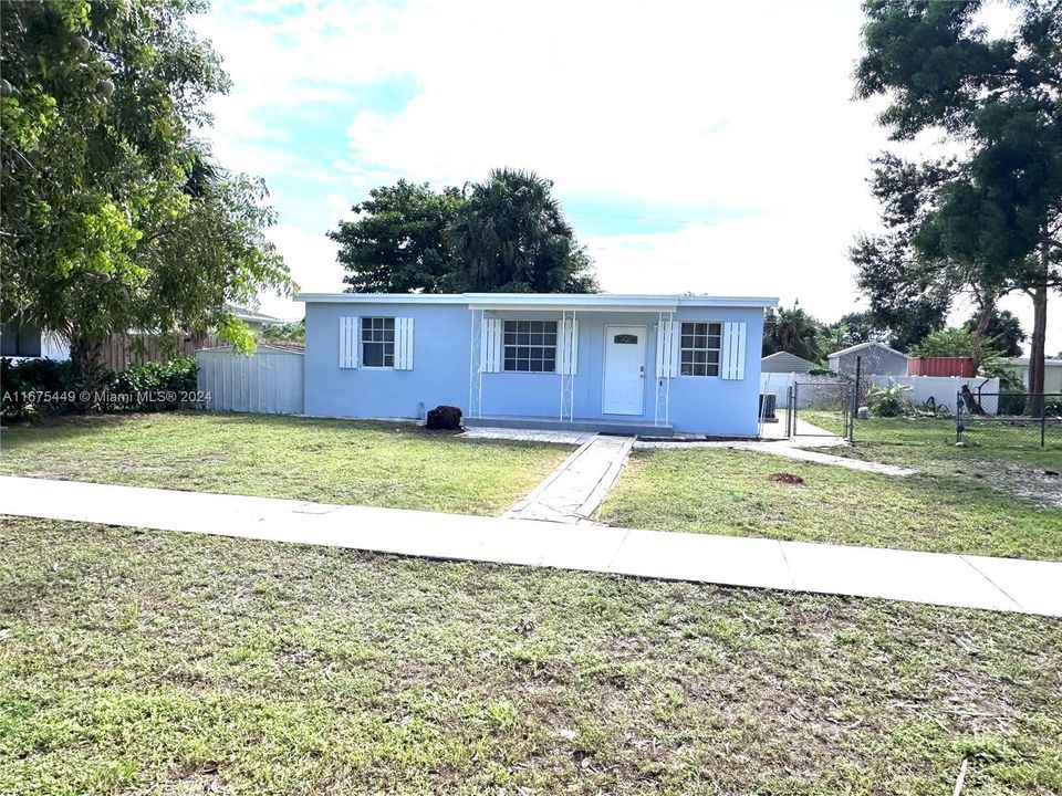 For Rent: $3,500 (3 beds, 2 baths, 1000 Square Feet)