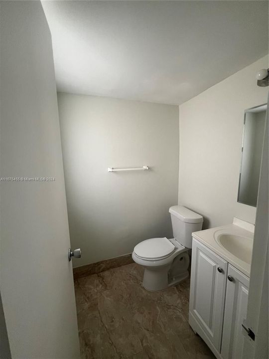 For Sale: $135,000 (1 beds, 1 baths, 735 Square Feet)