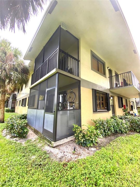 For Sale: $264,500 (2 beds, 2 baths, 887 Square Feet)