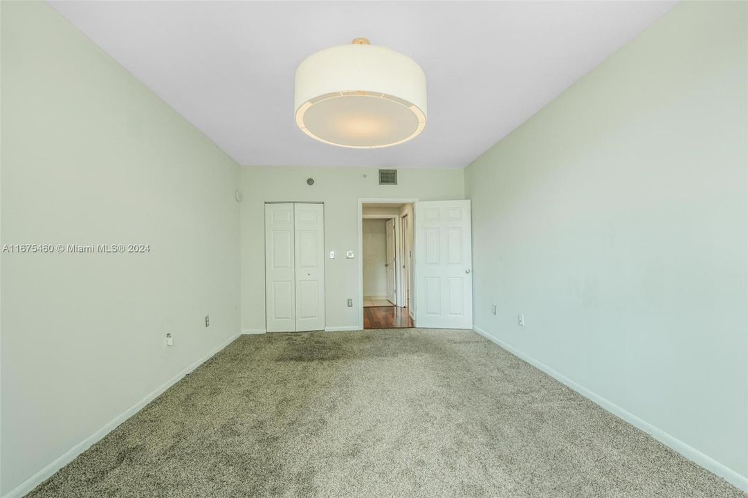 For Sale: $415,000 (1 beds, 1 baths, 755 Square Feet)