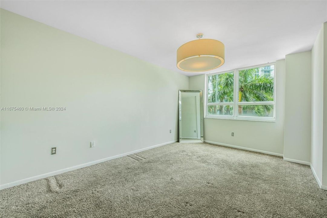 For Sale: $415,000 (1 beds, 1 baths, 755 Square Feet)