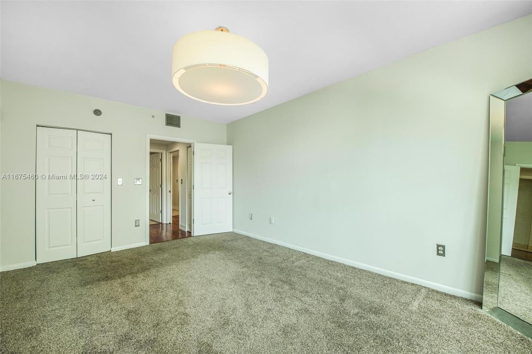 For Sale: $415,000 (1 beds, 1 baths, 755 Square Feet)