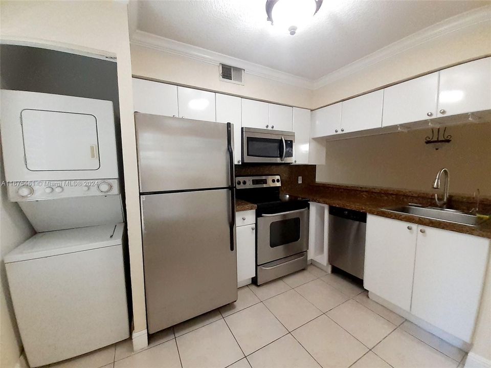 For Rent: $2,100 (2 beds, 2 baths, 1044 Square Feet)