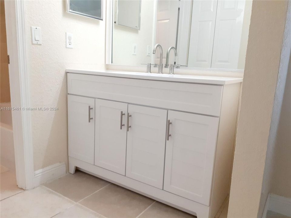 For Rent: $2,100 (2 beds, 2 baths, 1044 Square Feet)