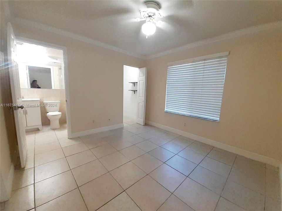 For Rent: $2,100 (2 beds, 2 baths, 1044 Square Feet)