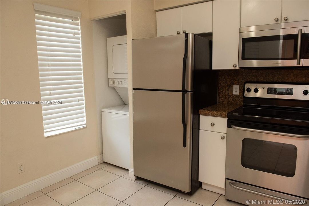 For Rent: $2,100 (2 beds, 2 baths, 1044 Square Feet)