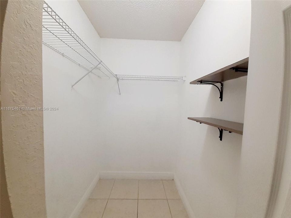 For Rent: $2,100 (2 beds, 2 baths, 1044 Square Feet)