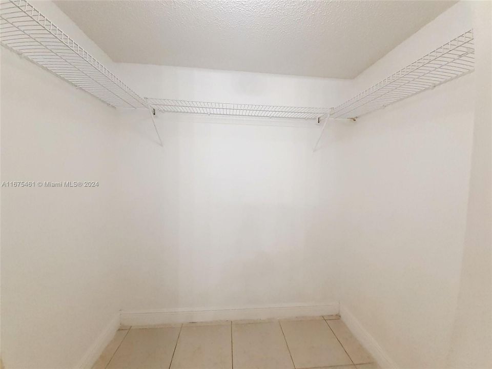 For Rent: $2,100 (2 beds, 2 baths, 1044 Square Feet)