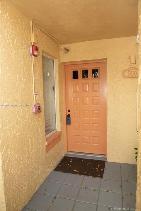 For Rent: $2,100 (2 beds, 2 baths, 1044 Square Feet)