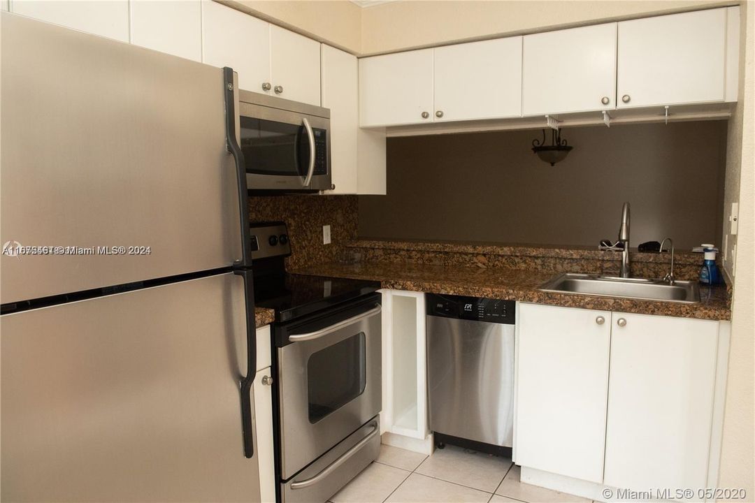 For Rent: $2,100 (2 beds, 2 baths, 1044 Square Feet)