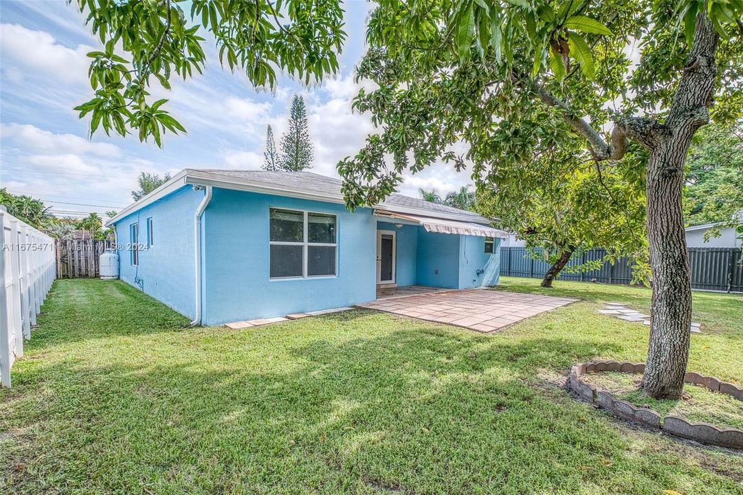 For Sale: $779,000 (3 beds, 2 baths, 1447 Square Feet)