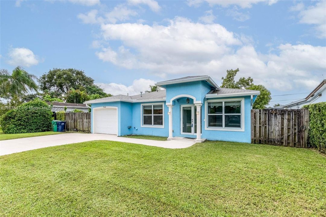 For Sale: $779,000 (3 beds, 2 baths, 1447 Square Feet)