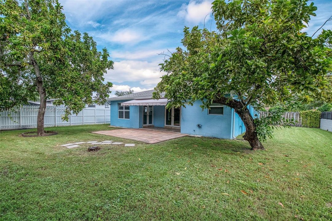 For Sale: $779,000 (3 beds, 2 baths, 1447 Square Feet)