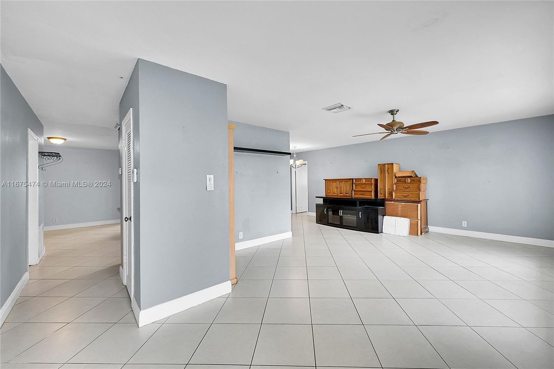 For Sale: $355,000 (2 beds, 2 baths, 1682 Square Feet)