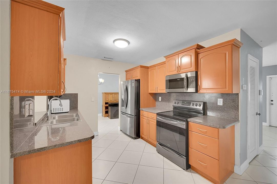 For Sale: $355,000 (2 beds, 2 baths, 1682 Square Feet)