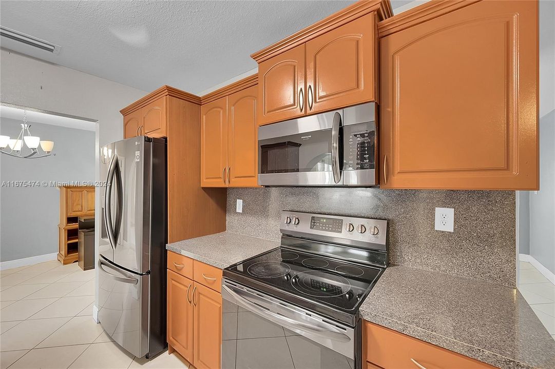 For Sale: $355,000 (2 beds, 2 baths, 1682 Square Feet)