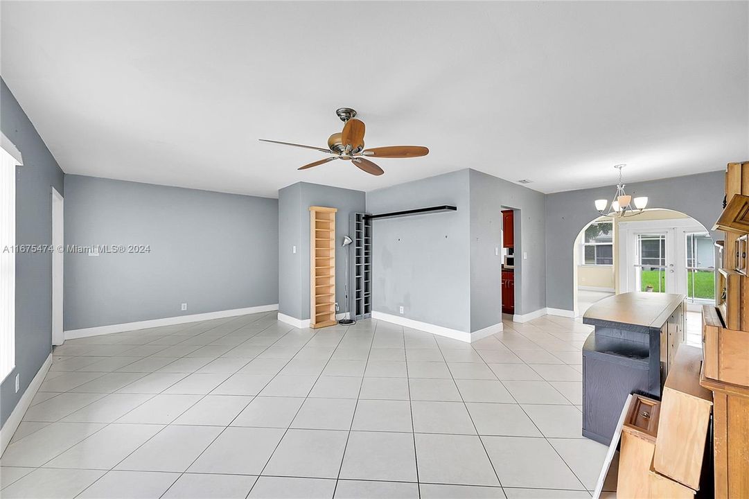 For Sale: $355,000 (2 beds, 2 baths, 1682 Square Feet)