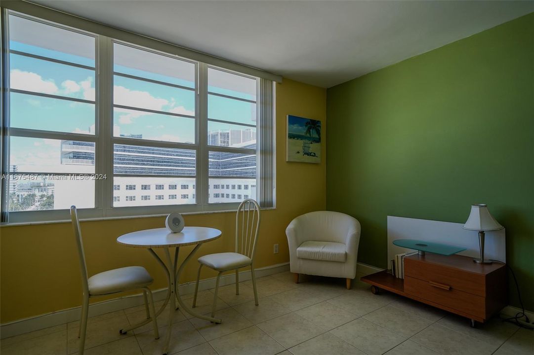 For Sale: $688,000 (2 beds, 2 baths, 1190 Square Feet)