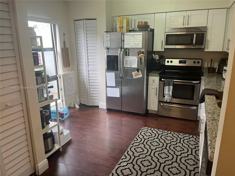 For Rent: $2,750 (2 beds, 2 baths, 1420 Square Feet)