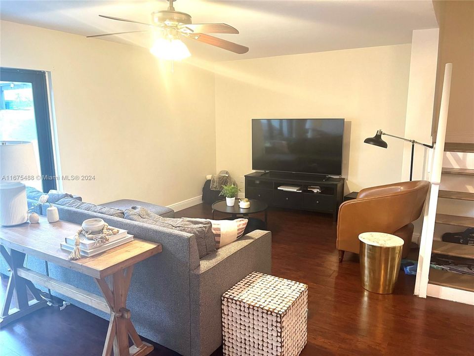 For Rent: $2,750 (2 beds, 2 baths, 1420 Square Feet)