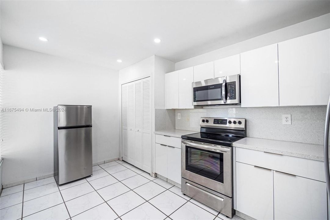 For Rent: $4,000 (3 beds, 2 baths, 1934 Square Feet)