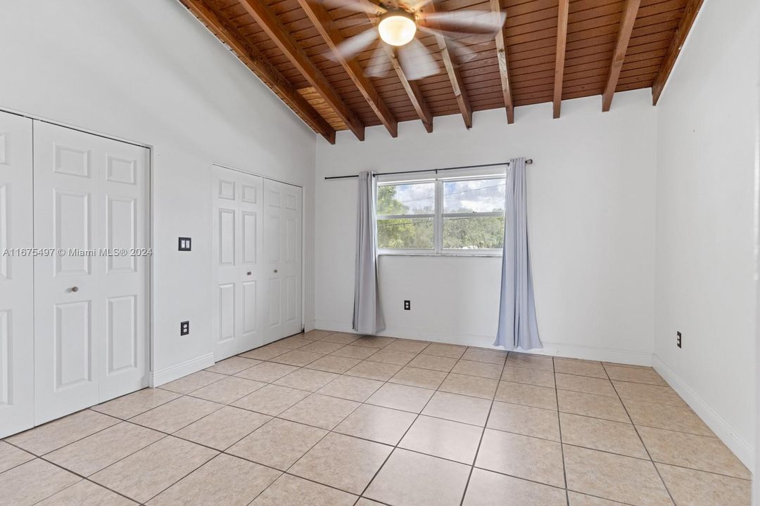 Active With Contract: $2,600 (2 beds, 1 baths, 954 Square Feet)