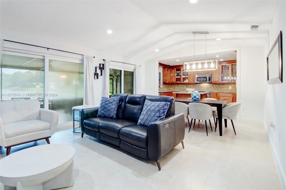 For Sale: $449,000 (2 beds, 2 baths, 1168 Square Feet)