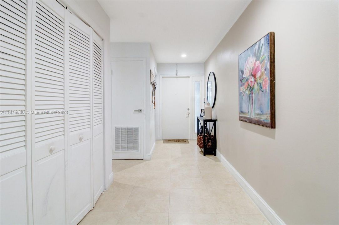 For Sale: $449,000 (2 beds, 2 baths, 1168 Square Feet)