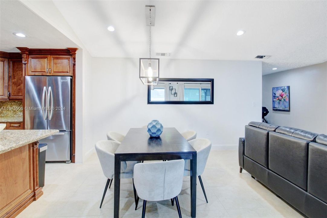 For Sale: $449,000 (2 beds, 2 baths, 1168 Square Feet)