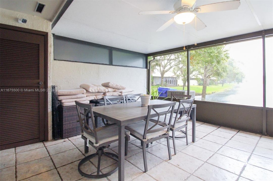 For Sale: $449,000 (2 beds, 2 baths, 1168 Square Feet)