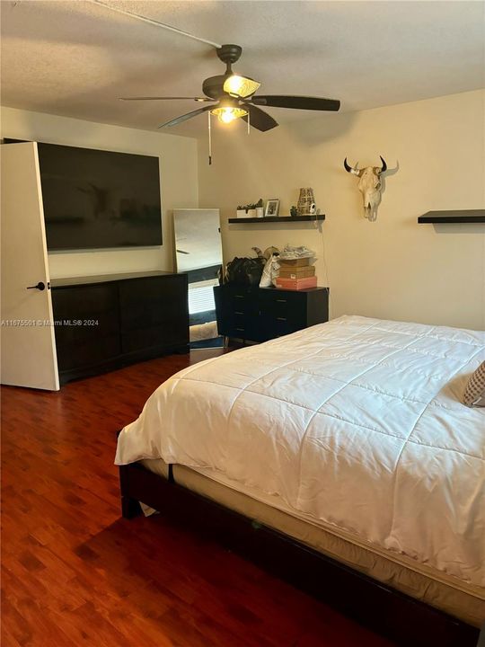 For Rent: $3,000 (3 beds, 2 baths, 1330 Square Feet)