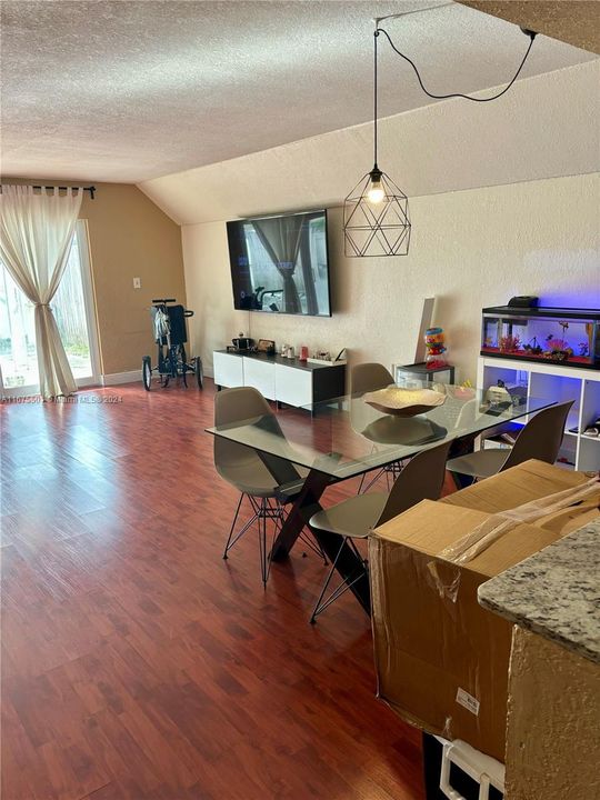 For Rent: $3,000 (3 beds, 2 baths, 1330 Square Feet)